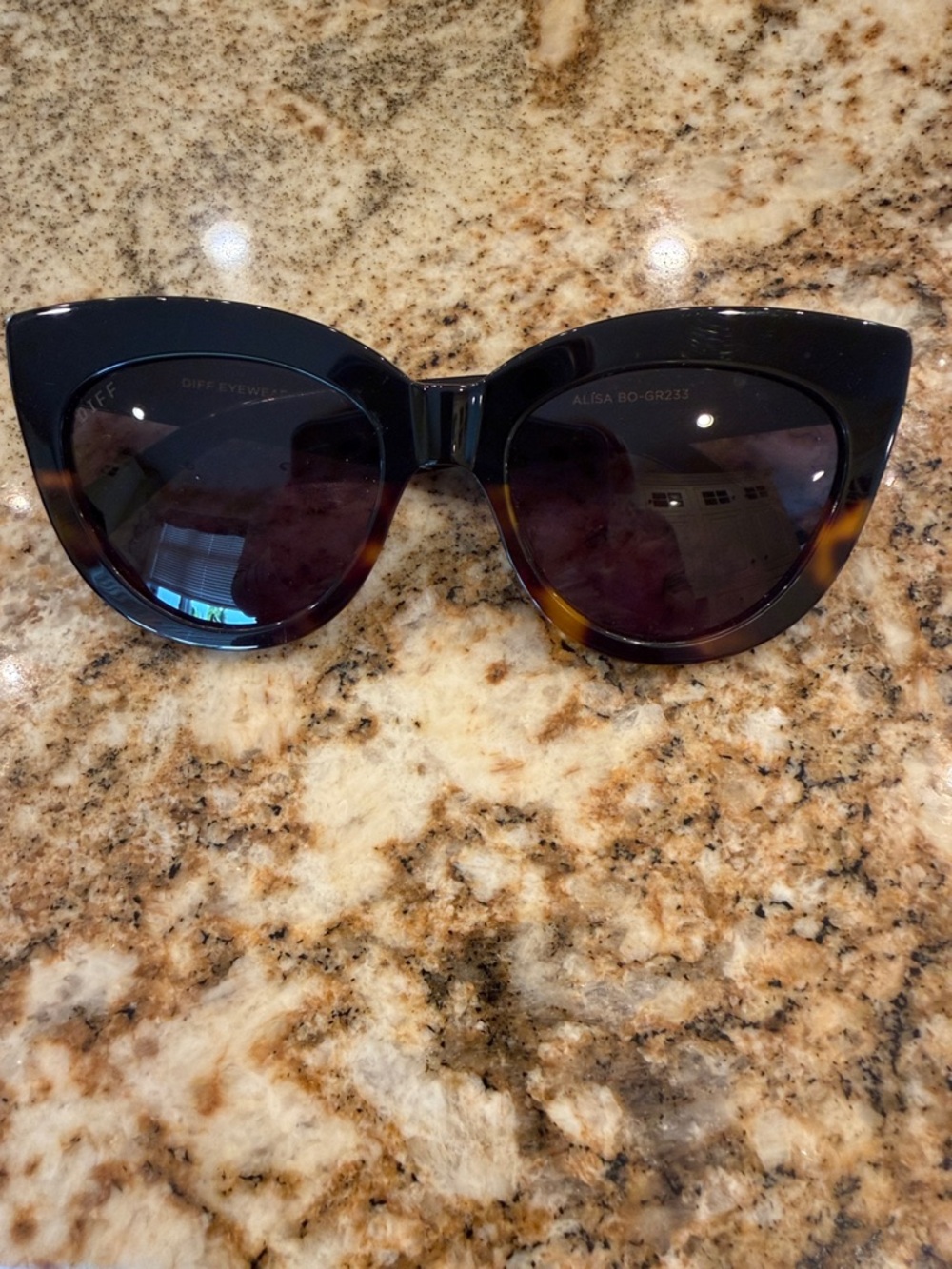 Diff Eyewear Cat Eye Sunglasses in Tortoiseshell and Black